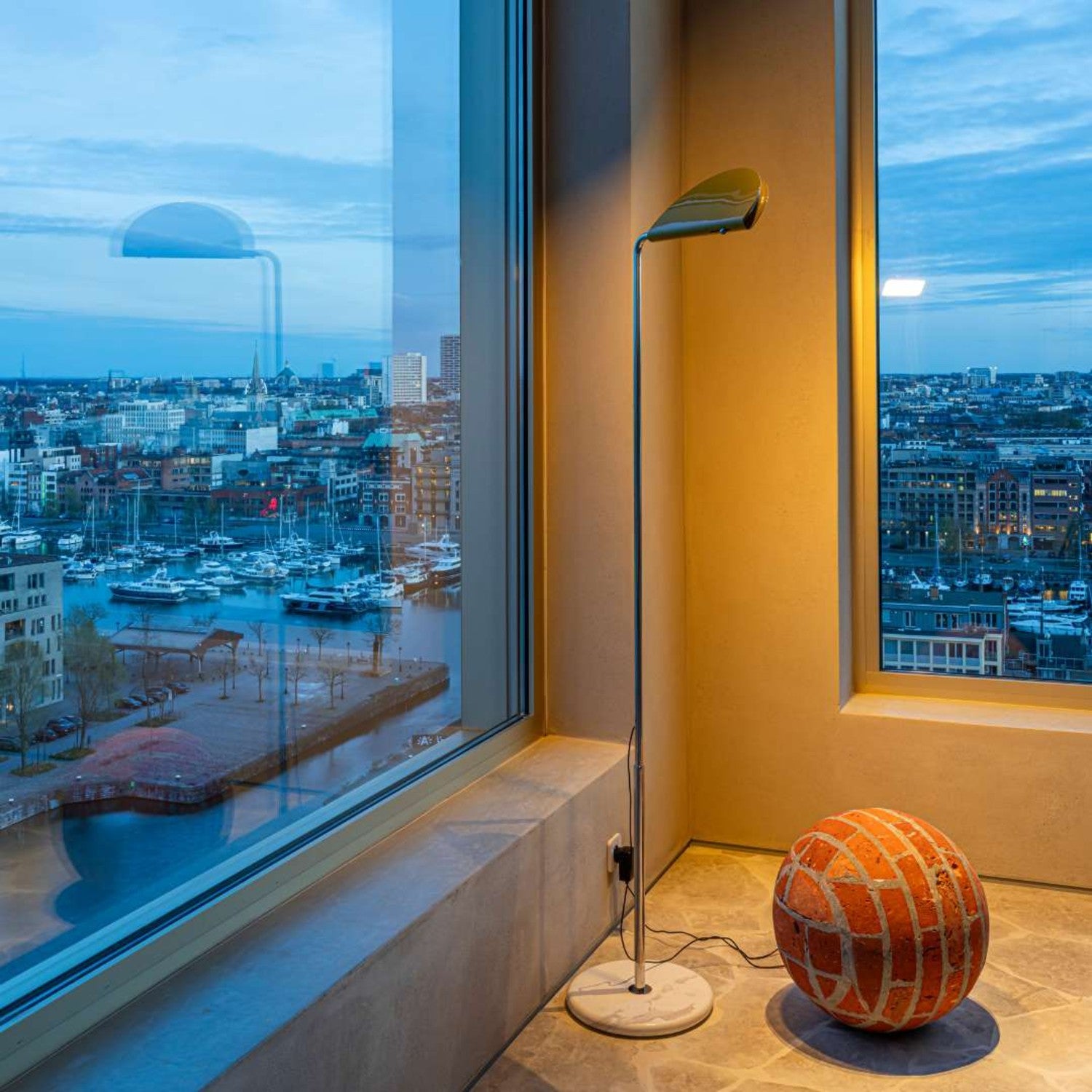 MEZZALUNA - Floor Lamp